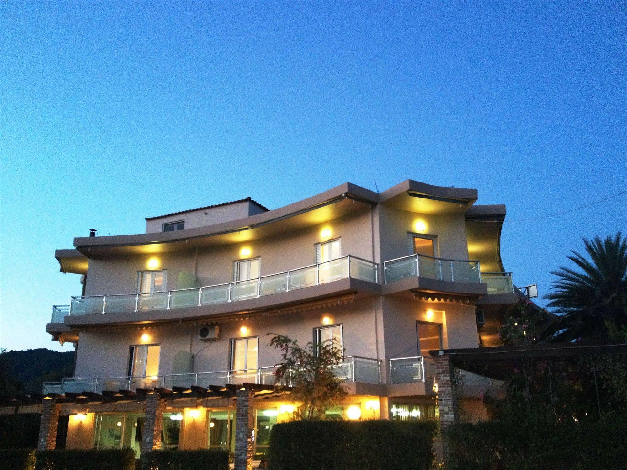 Souris Hotel Rovies Extérieur photo